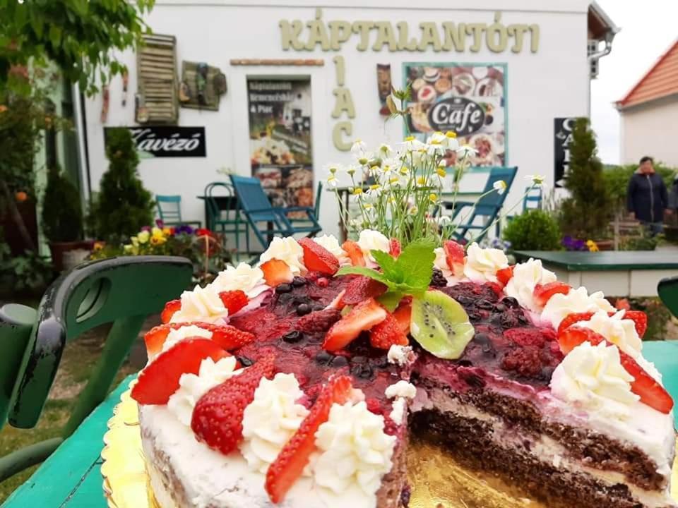 Piac Vendégház Kaptalantoti Esterno foto